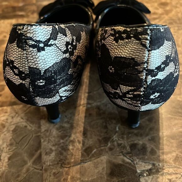 Fioni Black Lace pumps - Picture 4 of 5
